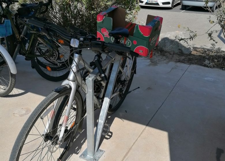 STATION DE RECHARGE POUR VÉLOS ÉLECTRIQUES